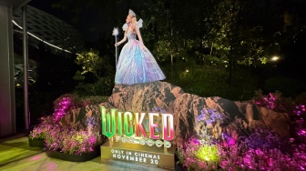 Bintang 'Wicked: For Good' Sulap Singapura Jadi Dunia Oz di Premiere Megah Asia-Pasifik