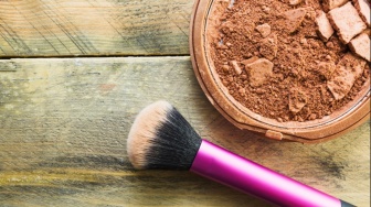 5 Bedak Tabur untuk Mengatasi Wajah Berminyak dengan Harga di Bawah 50 Ribu