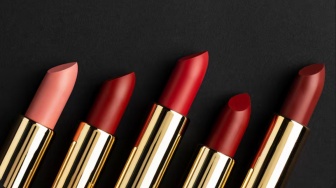 5 Rekomendasi Lipstik untuk Bibir Kering