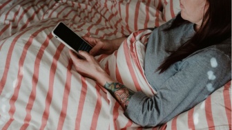 Bed Rotting Jadi Tren Self-Care buat Gen Z, Sehat atau Nggak Sih?