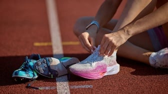 7 Sepatu Running Plat Carbon Terbaik, Lari Makin Kencang Modal Rp500 Ribuan