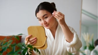 4 Peeling Serum Terbaik untuk Usia 30 Tahun, Bikin Kulit Cerah dan Awet Muda