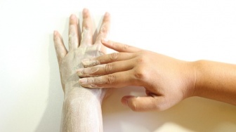 5 Rekomendasi Body Lotion Mengandung AHA dan BHA untuk Memutihkan Kulit