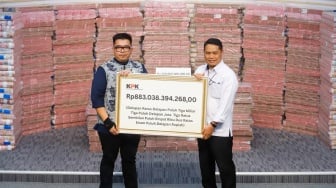 KPK Pamerkan Uang Rp300 Miliar dari Hasil Korupsi Taspen