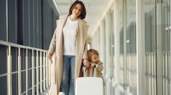 Petualangan Keluarga: Cara Aman Bepergian Bersama Anak dan Remaja