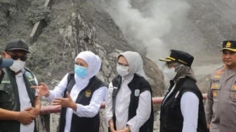 Khofifah Pantau Dampak Awan Panas Gunung Semeru: Statusnya Masih Awas!