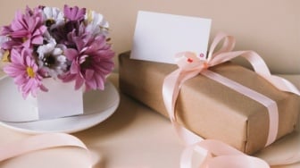 5 Ide Kado Hari Guru Nasional 2025, Sederhana tapi Berkesan