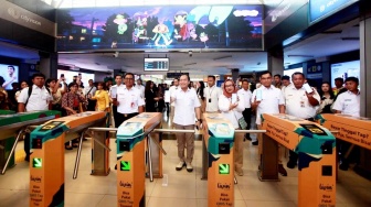 Bank Mandiri dan KAI Group Resmikan Implementasi QRIS Tap di Transportasi Publik: Makin Praktis!