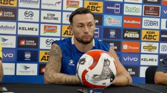Marc Klok Sudah Tak Sabar Sambut Dewa United, Persib Incar Tiga Poin di GBLA