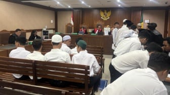 'Lanjut Yang Mulia!' Momen 8 Terdakwa Demo Agustus 2025 Nekat Jalani Sidang Tanpa Pengacara