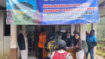 Semeru 'Batuk' Keras, Detik-detik Basarnas Kawal 187 Pendaki Turun dari Zona Bahaya