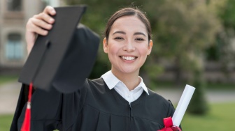 10 Cushion Murah untuk Makeup Wisuda Sendiri, Flawless Tanpa MUA