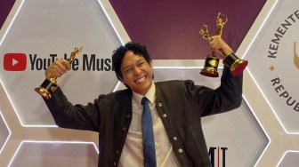 Baskara Putra Borong 5 Piala AMI Awards 2025, Sebut Trofi Cuma Buat Pajangan di Rumah
