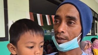 Pelukan di Bawah Abu Gunung Semeru: Kisah Dramatis Imron Hamzah Gendong Putra Lari dari Wedus Gembel