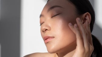 5 Rekomendasi Bedak Padat dengan Hasil Dewy, Bikin Kulit Glowing Tanpa Terlihat Berminyak