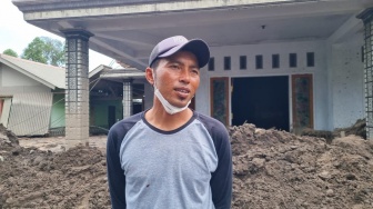Derita Warga Korban Erupsi Gunung Semeru: Rumah Tertimbun, Yang Tersisa Selimut dan Bantal!