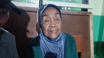 Cerita Lansia 90 Tahun Saat Mengungsi Akibat Erupsi Gunung Semeru