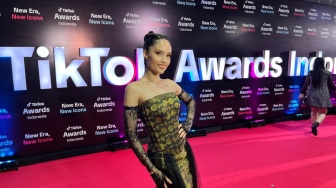 Cinta Laura Kuliah di Mana? Lulus Cum Laude dan Tolak Daftar LPDP