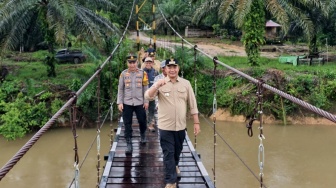 Tiga Tahun Tertputus, Warga Kini Nikmati Kembali Akses Jembatan Sengkuang