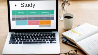 Studi INDEF: Netizen Dukung Putusan MK soal Larangan Rangkap Jabatan, Sinyal Publik Sudah Jenuh?