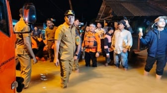 Wagub Sumbar Tinjau Banjir Ulakan Padang Pariaman, Salurkan Bantuan hingga Desak Penanganan Cepat!