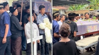 Potret Toleransi Tinggi di Indonesia, Peti Umat Katolik Diangkat Oleh Umat Muslim