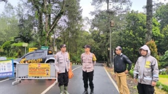 Longsor Tutup Jalur Cangar, Polisi Alihkan Arus Kendaraan Menuju Mojokerto!