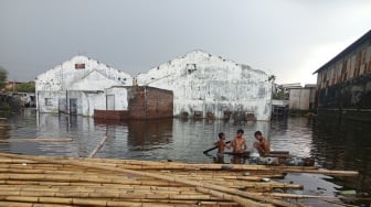 Tumbuh di Wilayah Rob, Peran Stimulasi di Tengah Krisis Iklim yang Mengancam Masa Depan Anak Pesisir