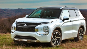 5 Mobil Keluarga 8 Seater yang Ada Sunroof, Mewah dan Sirkulasi Udara Bagus