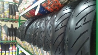 5 Pilihan Ban Motor Bebas Licin, Solusi Aman dan Nyaman buat Musim Hujan