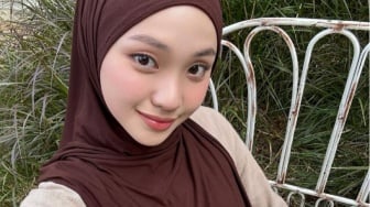 Proses Cerai Berjalan, Jule Keciduk Tampil Tanpa Hijab saat Temani Anak?