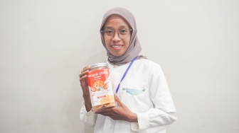 Berkat Program PNM Mekaarpreneur, Usaha Kerupuk Udang Naik Kelas