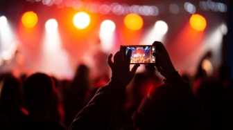 Cari HP Buat Ngonser? Ini 5 Pilihan dengan Kamera Zoom 100x Paling Mantap