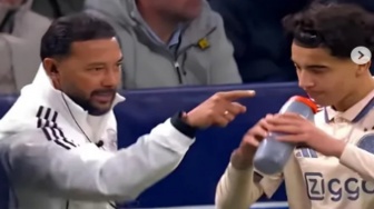 Balik Lagi ke Lapangan Usai Dipecat PSSI, Denny Landzaat Dibuat Malu Jose Mourinho