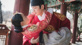 Na In-woo dan Shin Hye-sun Diincar Reuni dalam Drama Korea 1/24