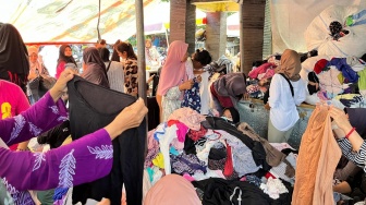 Pakaian Bekas di Mataram Tetap Diburu Meski Ada Larangan Menteri Keuangan