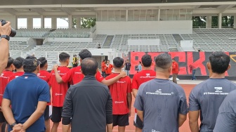 Suporter Geruduk Latihan Timnas Indonesia U-22: Abaikan Target Erick Thohir, Wajib Emas!