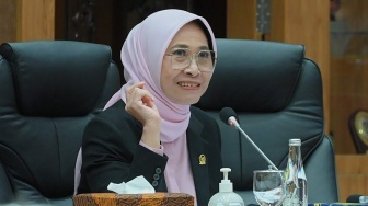 Ketua Komisi X Minta Guru Honorer Senior Dapat Akses Prioritas dalam Proses Penataan