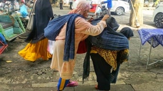 Kisah Pilu Pariyem: Puluhan Tahun Tidur di Emperan Pasar Beringharjo, Kini Bisa Pulang Gratis