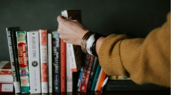 Minat Baca Tinggi, Akses Belum Merata: Akar Masalah Literasi di Indonesia