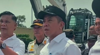 Wajah Baru Karawang! Bupati Aep Sapu Bersih Bangunan Liar di Interchange Tol Demi Gaet Investor
