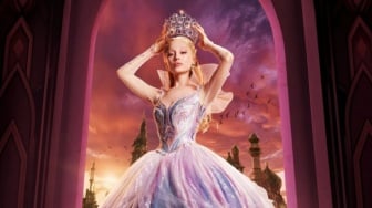 Penulis Wicked Konfirmasi Glinda Akan Punya Spin-Off Sendiri, Rilis 2026