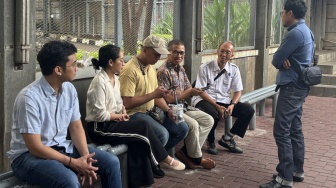 Menanti Keppres Turun, Keluarga Eks Dirut ASDP Ira Puspadewi Sudah Tunggu Sejak Subuh di Rutan KPK