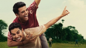 Sinopsis Homebound, Film Ishaan Khatter dan Vishal Jethwa di Netflix