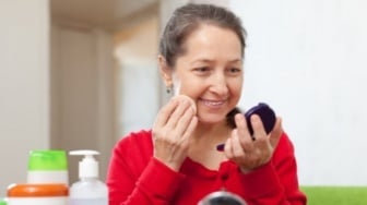 5 Rekomendasi Moisturizer Mengandung Ceramide untuk Kulit Kering di Usia 40 Tahun