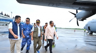 Prabowo Kirim Pesawat Hercules Antar Bantuan Bencana Sumbar, Wagub Vasko Pastikan Distribusi Cepat!