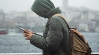 5 Rekomendasi HP Tahan Air Termurah, Tak Khawatir Kehujanan