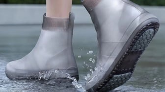 7 Rekomendasi Mantel Sepatu Anti Air, Ampuh Lindungi Sepatumu di Musim Hujan