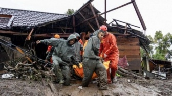 Berapa Gaji Tim SAR yang Pertaruhkan Nyawa di Banjir Sumatera?