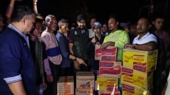 Mualem Salurkan 10 Ton Beras ke Dapur Umum Pengungsi, Prioritaskan Pemulihan Listrik dan Komunikasi